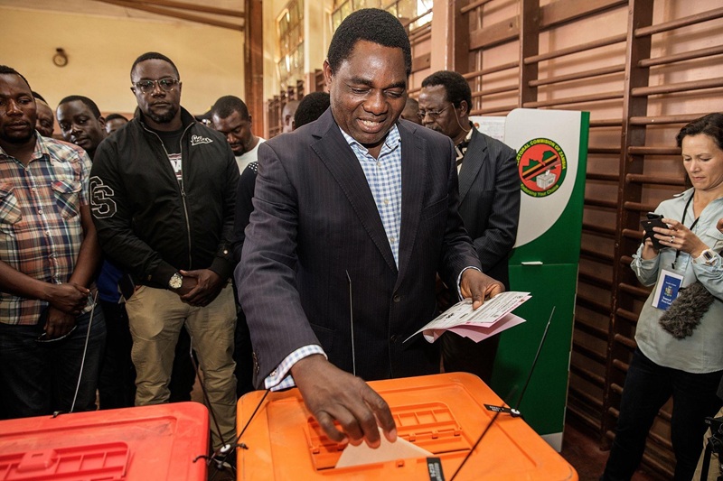 Eleitores zambianos fluem &agrave;s urnas para escolher Presidente e Deputados  