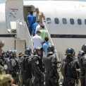 Deportados pelos Estados Unidos denunciam viol&ecirc;ncia policial na Guin&eacute; Equatorial