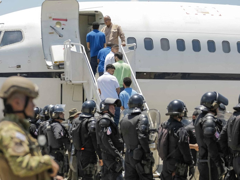 Deportados pelos Estados Unidos denunciam viol&ecirc;ncia policial na Guin&eacute; Equatorial