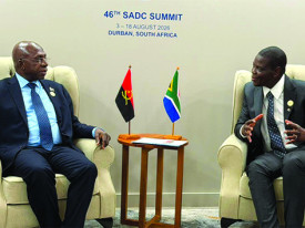 Ministro T&eacute;te Ant&oacute;nio (&agrave; esq.) em Durban, &Aacute;frica do Sul - DR