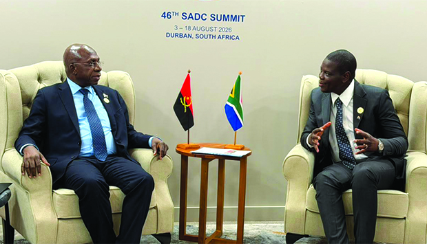Ministro T&eacute;te Ant&oacute;nio (&agrave; esq.) em Durban, &Aacute;frica do Sul