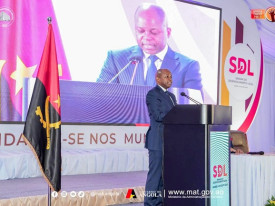 Ministro da Administra&ccedil;&atilde;o do Territ&oacute;rio, Daniel F&eacute;lix Neto, discursa, no Namibe, na abertura do F&oacute;rum dos Munic&iacute;pios e Cidades de Angola - DR