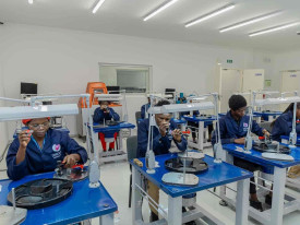 F&aacute;brica de lapida&ccedil;&atilde;o de diamantes em Saurimo, Lunda-Sul  - DR
