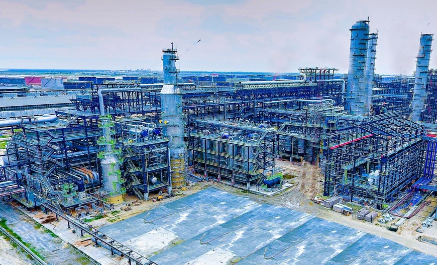 Refinaria Dangote na Nig&eacute;ria garante financiamento antes de entrar na bolsa de valores