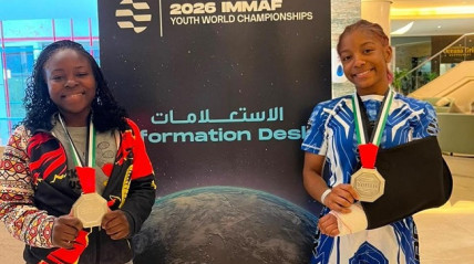 St&eacute;lvia Munhanha, na categoria dos -44 kg, e Gabriela Cerqueira, nos -40 kg, conquistam medalhas de prata no Mundial Juvenil de MMA