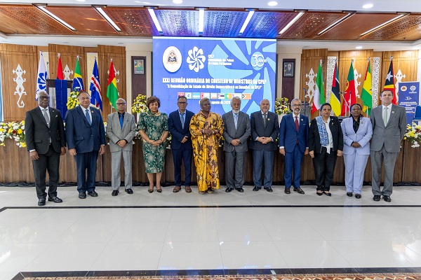 Secret&aacute;ria de Estado para as Rela&ccedil;&otilde;es Exteriores, Esmeralda Mendon&ccedil;a (3&ordf; esq.) participou, em Timor Leste, na reuni&atilde;o do Conselho de Ministros da CPLP
