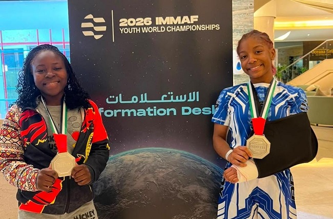 St&eacute;lvia Munhanha, na categoria dos -44 kg, e Gabriela Cerqueira, nos -40 kg, conquistam medalhas de prata no Mundial Juvenil de MMA