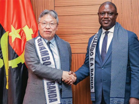 Embaixador do Jap&atilde;o em Angola, Hiroaki Sano, recebido pelo governador do Huambo, Pereira Alfredo - Cedida