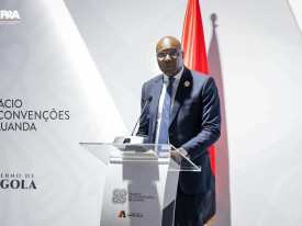 Ministro das Obras P&uacute;blicas, Urbanismo e Habita&ccedil;&atilde;o, Carlos dos Santos, na inaugura&ccedil;&atilde;o do Pal&aacute;cio de Conven&ccedil;&otilde;es de Luanda - CIPRA