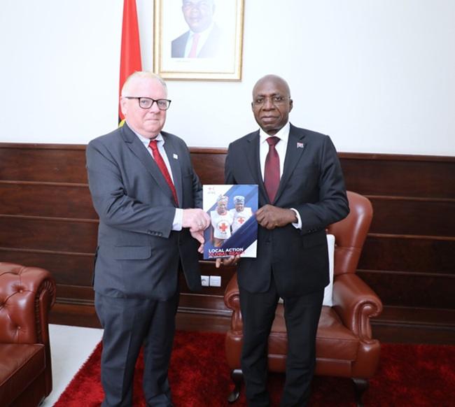 Ministro das Rela&ccedil;&otilde;es Exteriores, T&eacute;te Ant&oacute;nio, recebeu as Cartas Credenciais do representante da Federa&ccedil;&atilde;o Internacional das Sociedades da Cruz Vermelha, John Anthony Roche