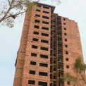 Pr&eacute;dio inacabado em Luanda 