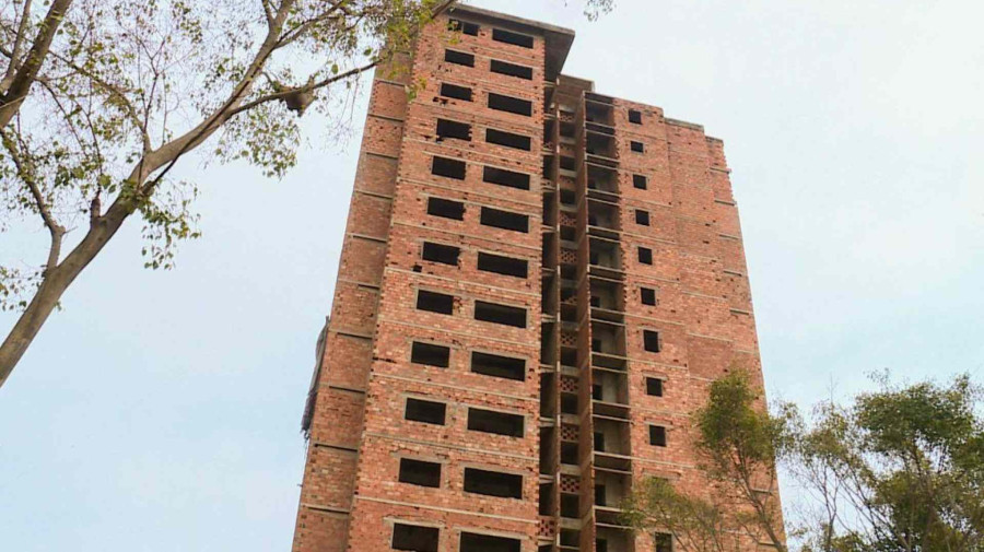 Edif&iacute;cio inacabado em Luanda (Arquivo)
