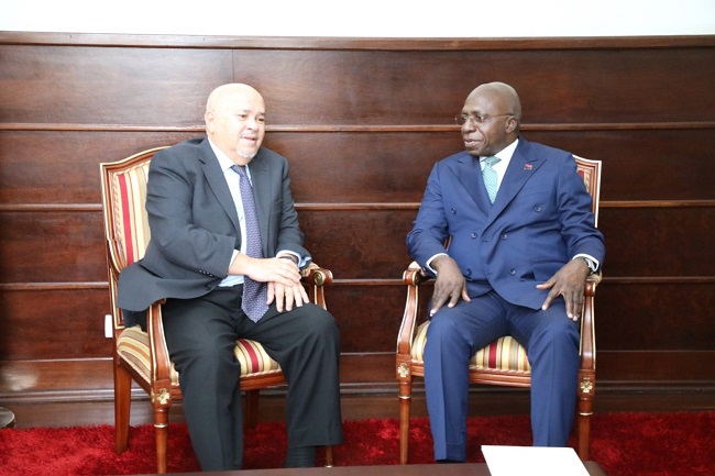 Ministro das Rela&ccedil;&otilde;es Exteriores de Angola, T&eacute;te Ant&oacute;nio, reuniu-se, em Luanda, com o seu hom&oacute;logo de Cabo Verde, Manuel Amante da Rosa