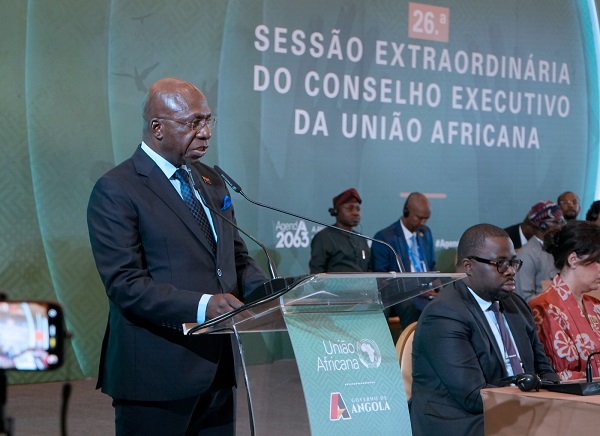 Ministro das Rela&ccedil;&otilde;es Exteriores, T&eacute;te Ant&oacute;nio, discursa na abertura da sess&atilde;o extraordin&aacute;ria do Conselho Executivo da Uni&atilde;o Africana
