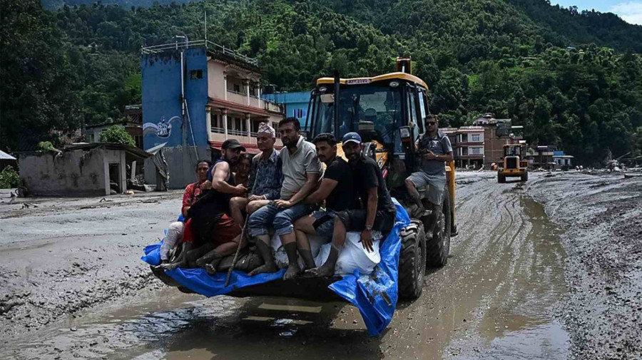 Nepal contabiliza 903 mortos nas cheias enquanto prosseguem buscas
