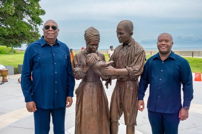 Ministro da Cultura, Filipe Zau, participou, em Fort Monroe (Estados Unidos da Am&eacute;rica), na inaugura&ccedil;&atilde;o do monumento dedicado a ancestrais da fam&iacute;lia Tucker