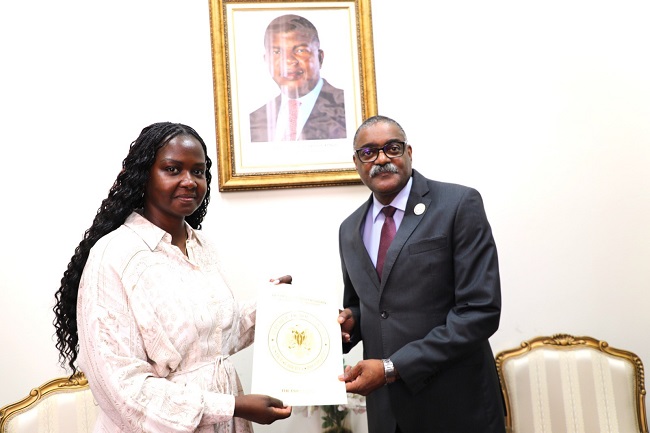 Enviada especial do Sud&atilde;o do Sul, Adut Salva Kiir Mayardit, entrega mensagem dirigida ao Presidente da Rep&uacute;blica, Jo&atilde;o Louren&ccedil;o