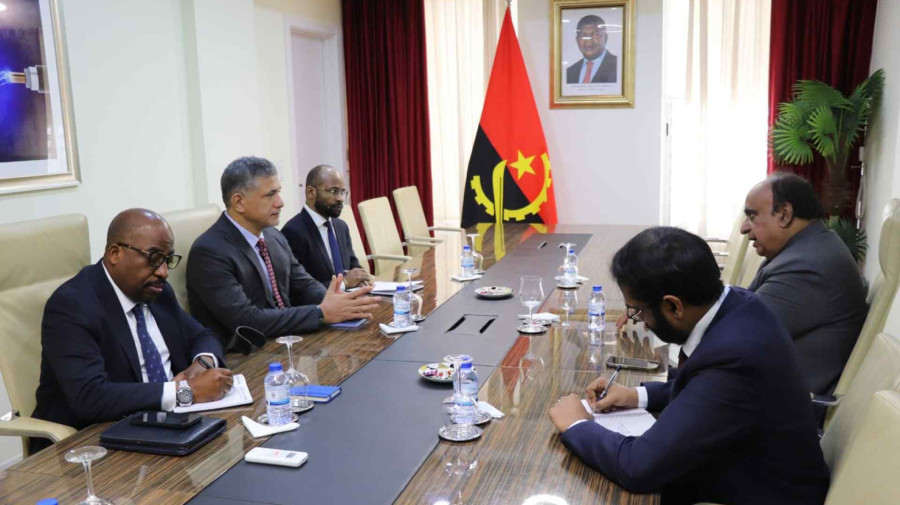 Delega&ccedil;&otilde;es de Angola e das Ilhas Maur&iacute;cias 