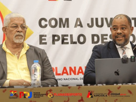 Secret&aacute;rio de Estado para os Desportos, Paulo Madeira (dir), anuncia o concurso p&uacute;blico para a cria&ccedil;&atilde;o da identidade visual do Pr&eacute;mio Nacional do Desporto - MINJUD