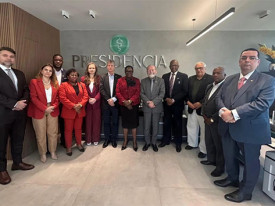 Membros das delega&ccedil;&otilde;es de Angola e do Brasil  - DR