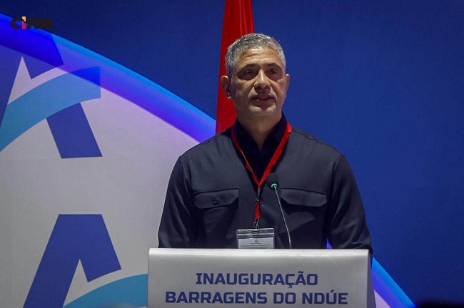 Ministro da Energia e &Aacute;guas, Jo&atilde;o Baptista Borges, na inaugura&ccedil;&atilde;o das barragens do Nd&uacute;e e Calucuve