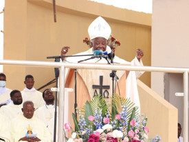 Arcebispo de Luanda, Dom Filomeno Vieira Dias, encerra peregrina&ccedil;&atilde;o ao Santu&aacute;rio da Mam&atilde; Muxima - Edi&ccedil;&otilde;es Novembro