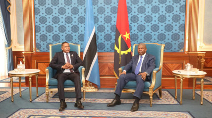Presidente Jo&atilde;o Louren&ccedil;o manteve encontro privado, em Luanda, com o seu hom&oacute;logo do Botswana, Duma Boko