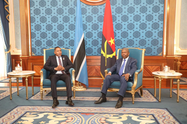 Presidente Jo&atilde;o Louren&ccedil;o manteve encontro privado, em Luanda, com o seu hom&oacute;logo do Botswana, Duma Boko
