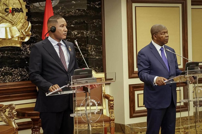 Presidentes de Angola, Jo&atilde;o Louren&ccedil;o, e do Botswana, Duma Gideon Boko, na confer&ecirc;ncia de imprensa, em Luanda