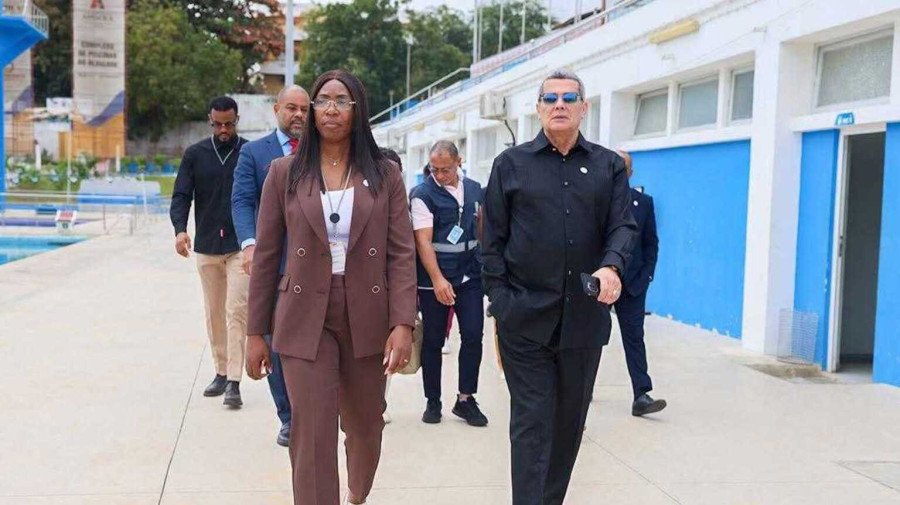 Ministro Rui Falc&atilde;o visita piscina do Alvalade