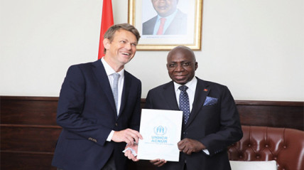 Xavier Cr&eacute;ach (&agrave; esq.), Representante do ACNUR em Angola