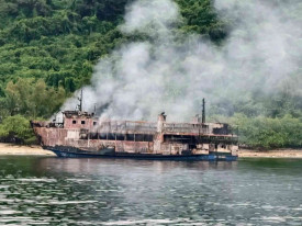 Filipinas retiram mais corpos de ferry destru&iacute;do por inc&ecirc;ndio - DR