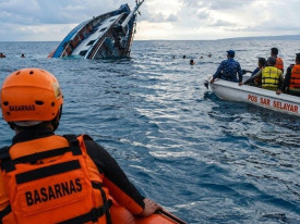Naufr&aacute;gio de catamar&atilde; no Mar de Java deixa seis mortos e 129 desaparecidos - DR