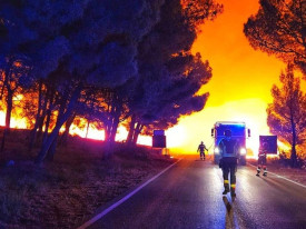 Inc&ecirc;ndio florestal obriga &agrave; retirada de cerca de 700 pessoas na ilha croata de Bra? - DR