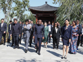 Presidente da Assembleia Nacional, Ad&atilde;o de Almeida, visitou Centro de Inova&ccedil;&atilde;o Tecnol&oacute;gica da Cidade Inteligente da China Mobile e o Parque do Rio Yannan - Cedida