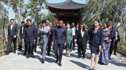 Presidente da Assembleia Nacional, Ad&atilde;o de Almeida, visitou Centro de Inova&ccedil;&atilde;o Tecnol&oacute;gica da Cidade Inteligente da China Mobile e o Parque do Rio Yannan