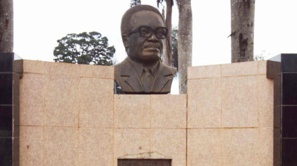 Busto do antigo Presidente Ant&oacute;nio Agostinho Neto 