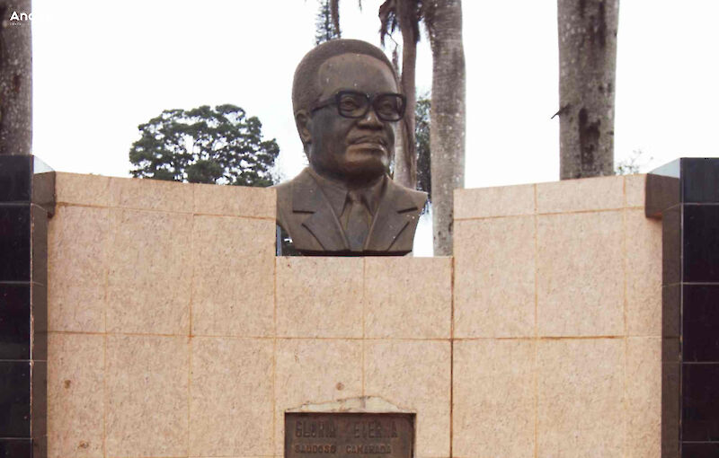 Busto do antigo Presidente Ant&oacute;nio Agostinho Neto 