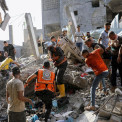 Queda de edif&iacute;cio em Gaza faz 20 mortos e centenas de desaparecidos 