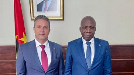 Ministro das Rela&ccedil;&otilde;es Exteriores, T&eacute;te Ant&oacute;nio, recebe presidente da C&acirc;mara de Com&eacute;rcio Angola-L&iacute;bano, Castro Nesser