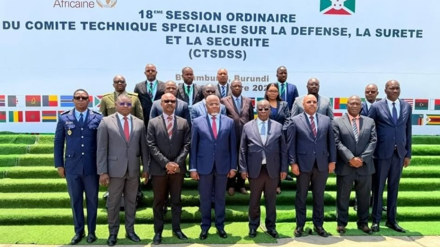 Angola participa em reuni&atilde;o do Comit&eacute; de Defesa da Uni&atilde;o Africana