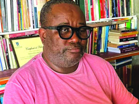 Cr&iacute;tico liter&aacute;rio Abreu Paxe - DR