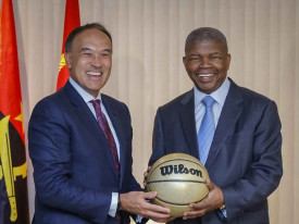 Jo&atilde;o Louren&ccedil;o com o vice-comiss&aacute;rio e director de Opera&ccedil;&otilde;es da NBA - Edi&ccedil;&otilde;es Novembro 