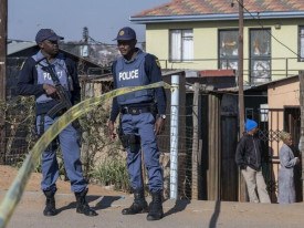 Pelo menos 11 mortos em assassinato em massa na &Aacute;frica do Sul - DR