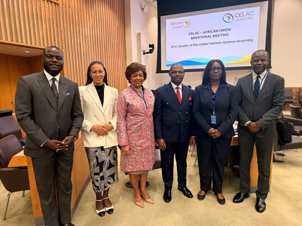 Delega&ccedil;&atilde;o chefiada pela secret&aacute;ria de Estado para as Rela&ccedil;&otilde;es Exteriores, Esmeralda Mendon&ccedil;a, que representou Angola na reuni&atilde;o entre a Uni&atilde;o Africana e a CELAC