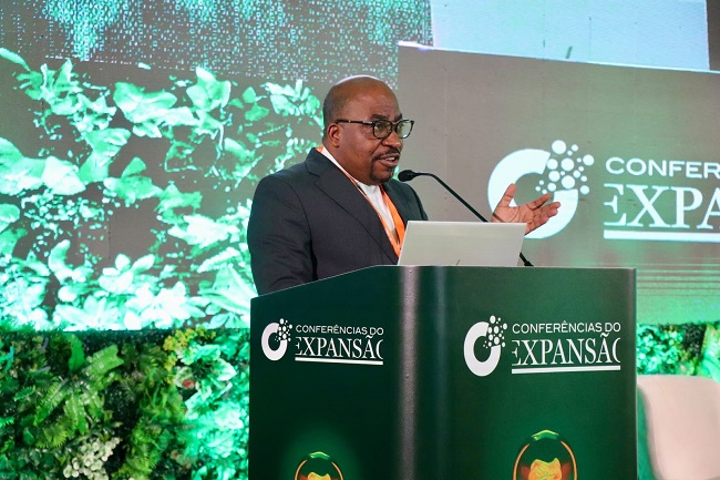 Secret&aacute;rio de Estado para Energia, Arlindo Carlos, discursa na abertura da quarta edi&ccedil;&atilde;o do F&oacute;rum Energia e Ambiente, promovido pelo Jornal Expans&atilde;o