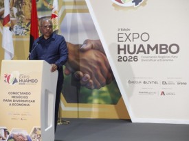 Ministro da Ind&uacute;stria, Rui Mingu&ecirc;ns de Oliveira, discursa na abertura da Expo Huambo 2026 - DR