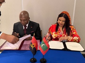 Ministro das Rela&ccedil;&otilde;es Exteriores, T&eacute;te Ant&oacute;nio, e Ministra dos Neg&oacute;cios Estrangeiros das Maldivas, Iruthisham Adam, assinam memorandos de entendimento - MIREX