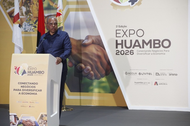 Ministro da Ind&uacute;stria, Rui Mingu&ecirc;ns de Oliveira, discursa na abertura da Expo Huambo 2026