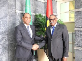 Secret&aacute;rio de Estado para a Coopera&ccedil;&atilde;o Internacional e Comunidades Angolanas, Domingos Vieira Lopes, recebeu embaixador de Cuba acreditado em Angola, &Oacute;scar Le&oacute;n Gonz&aacute;lez - MIREX